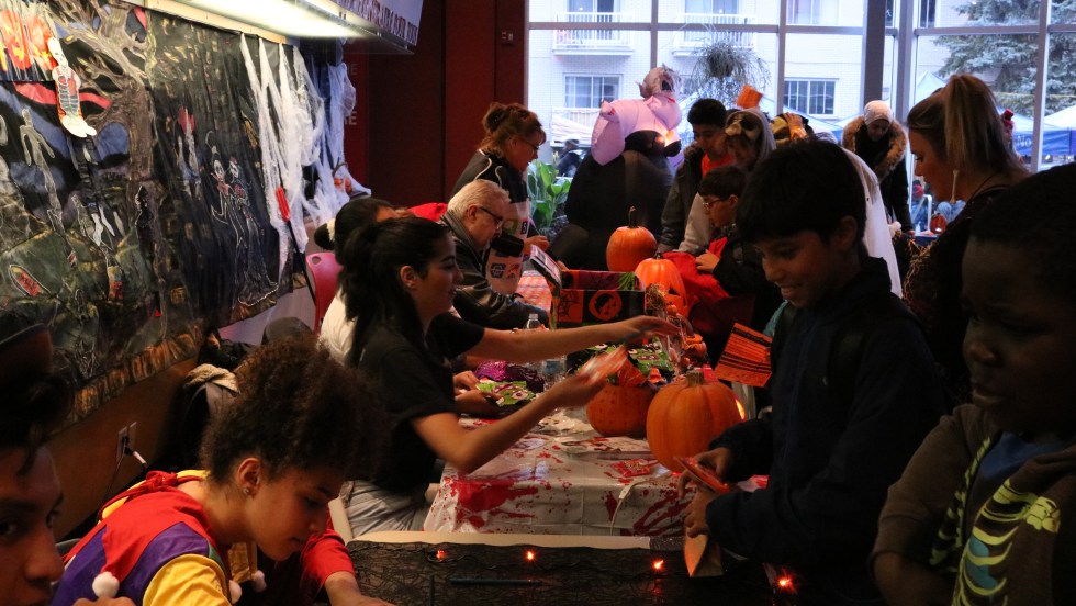 Une activité lors des festivités de la Maison culturelle et communautaire.