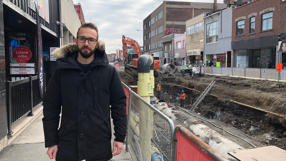 M. Brouillard affirme devoir endurer les bruits du chantier tous les soirs jusqu'à 23 h depuis un mois.