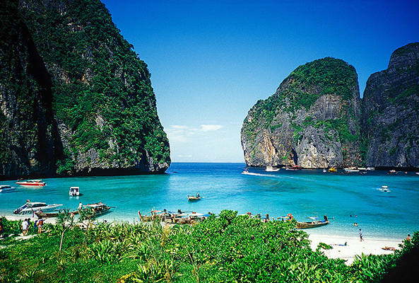 Thaïlande La Baie Du Film La Plage Reste Interdite Aux