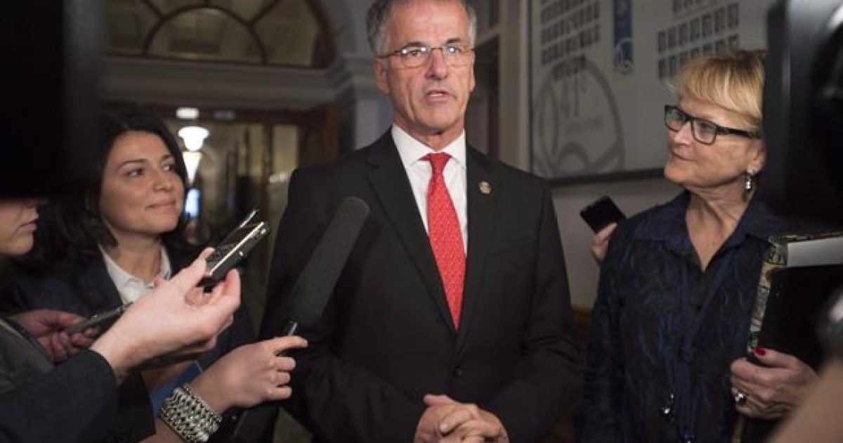 Guy Ouellette poursuit la procureure générale