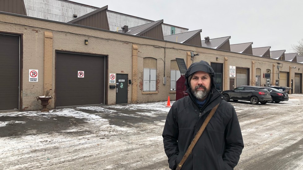 Jonathan Villeneuve, président des Ateliers Belleville, veut sauvegarder les locaux d'artistes.