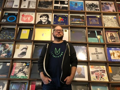 Jean-François Rioux a récemment ouvert une boutique pour les amateurs de rock indépendant sur la Plaza St-Hubert.