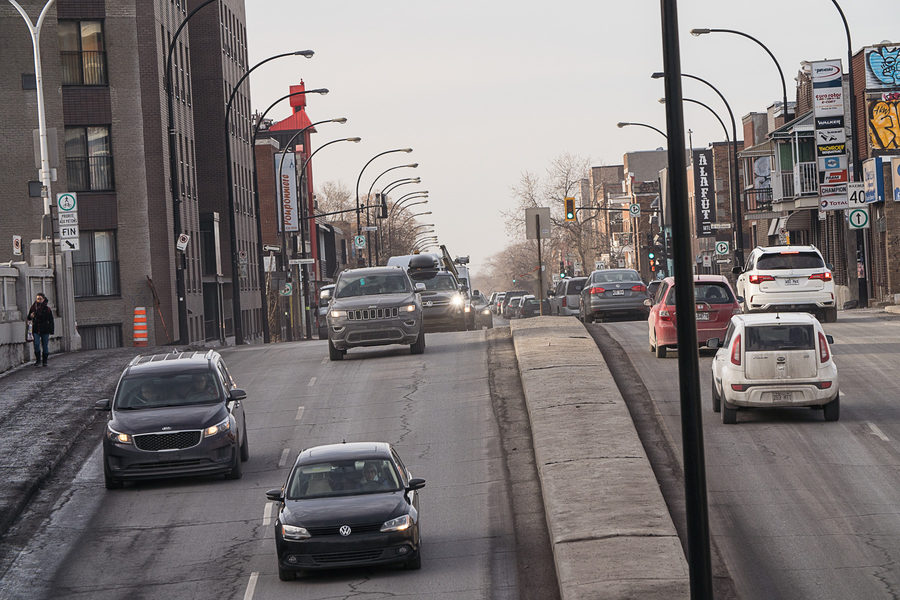 Des voitures sur l'avenue Papineau