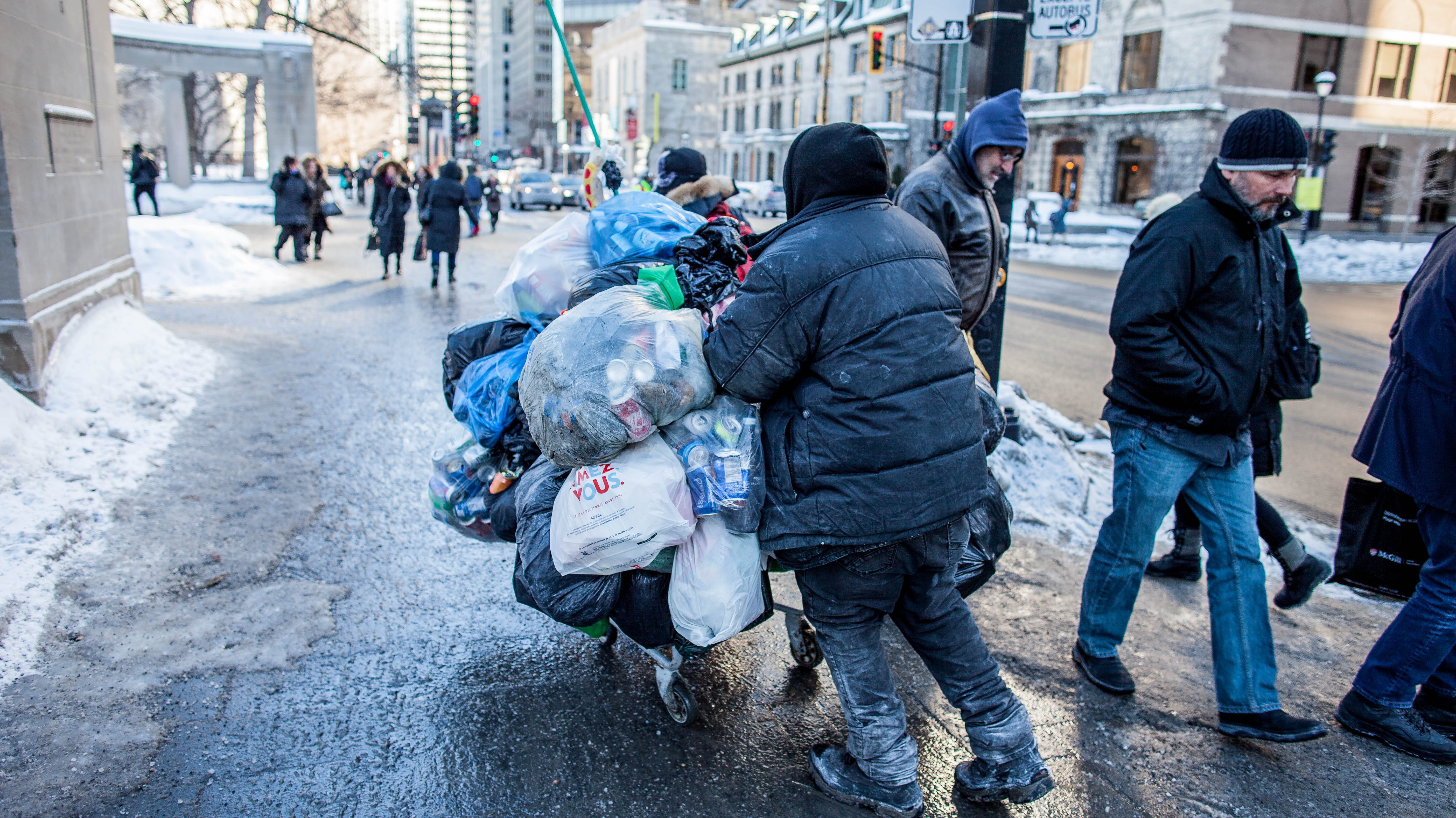 Une personne vivant de l'itinérance