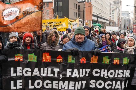 Des manifestants du FRAPRU