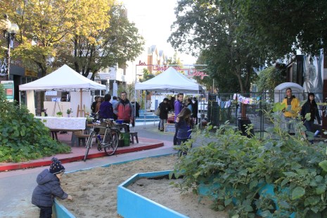 L'agence Castor & Pollux a créé plusieurs espaces de jeu libre, dont les Terrasses de la rue Roy.