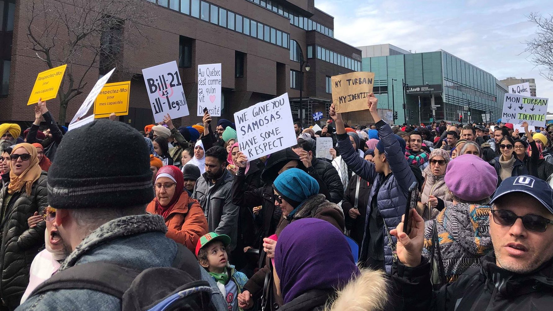 Des Groupes Manifestent à Montréal Contre Le Projet De Loi Sur La Laïcité Journal Métro