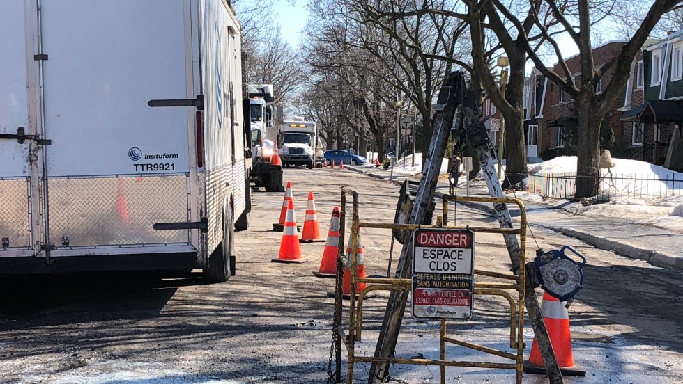 Les odeurs de produit chimique liées aux travaux de canalisation étaient perceptibles sur la voie publique au passage du Journal de Rosemont – La Petite-Patrie.
