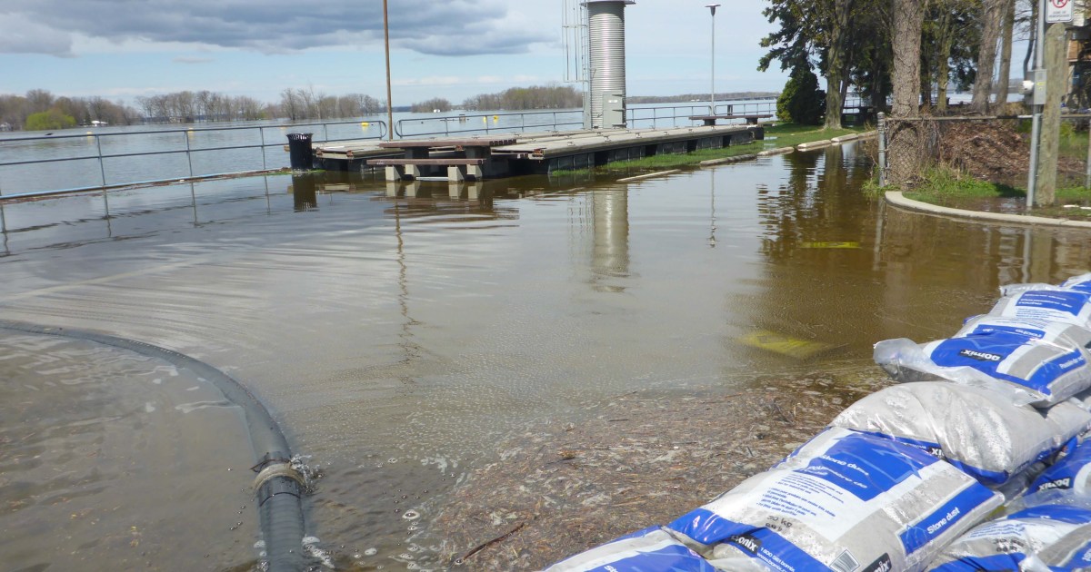 Le canal de SainteAnnedeBellevue fermé