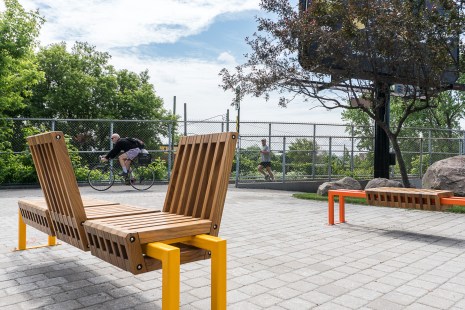 L’Arrondissement veut favoriser le bois et le métal dans le mobilier de ses parcs.