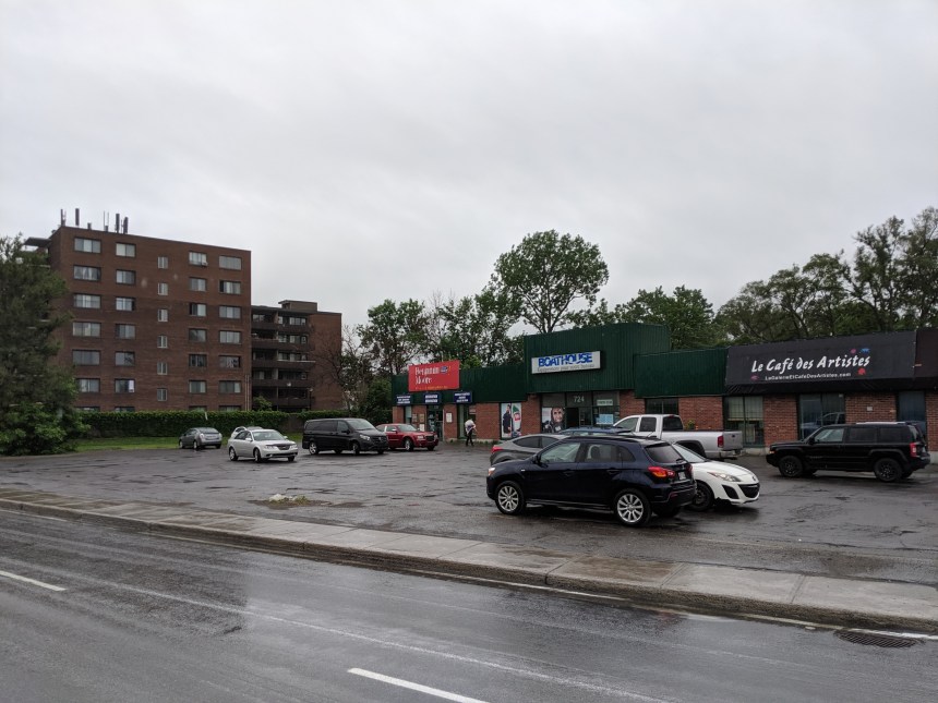 Résidence de 12 étages en vue de construction pour Dorval