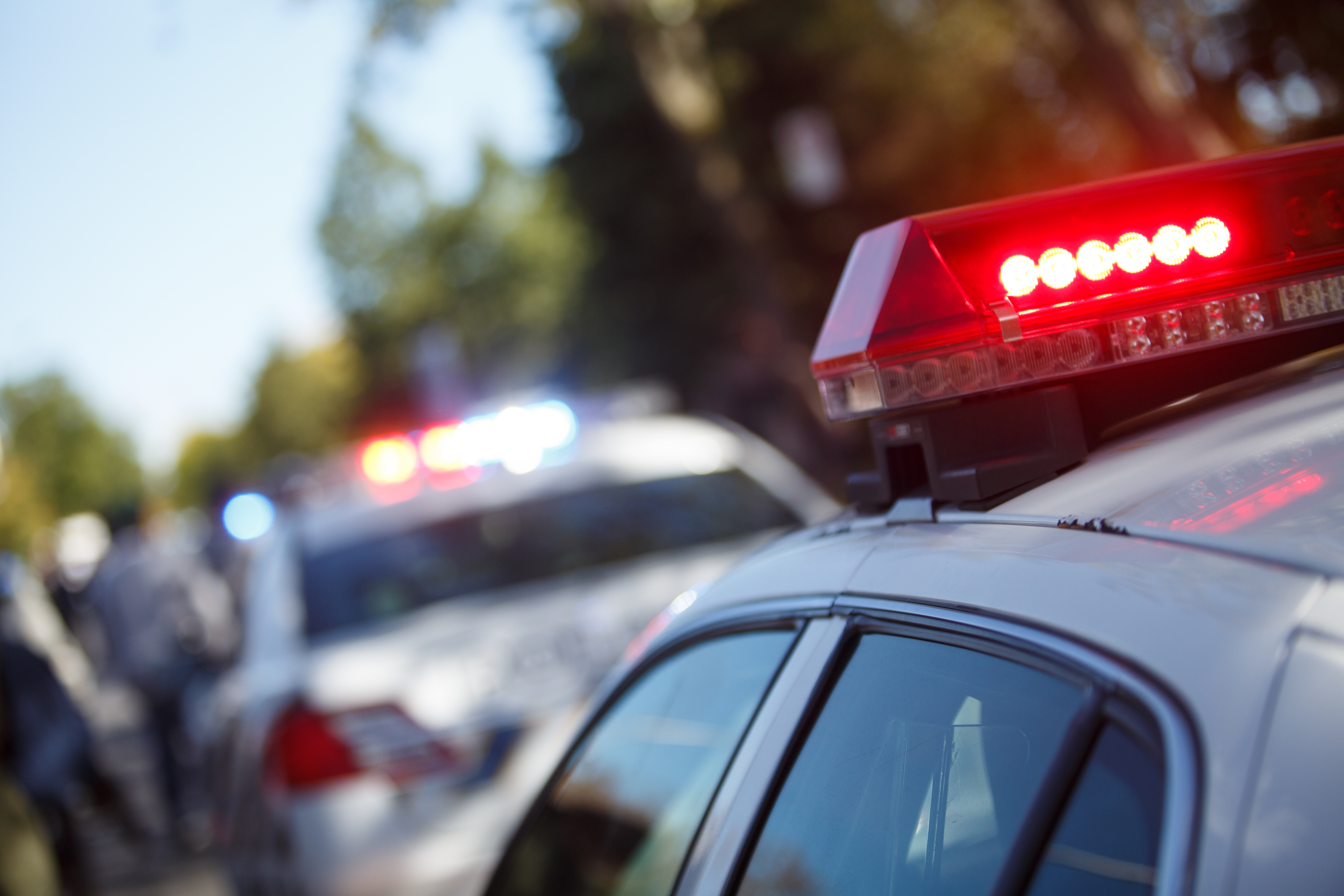 Un homme a perdu la vie mardi après-midi après être demeuré coincé sous son tracteur à gazon à son domicile de Saint-Pierre-les-Becquets, dans le Centre-du-Québec.