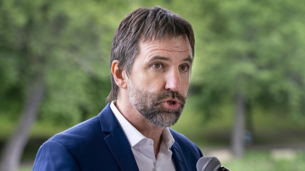 Steven Guilbeault se présente dans Laurier–Sainte-Marie