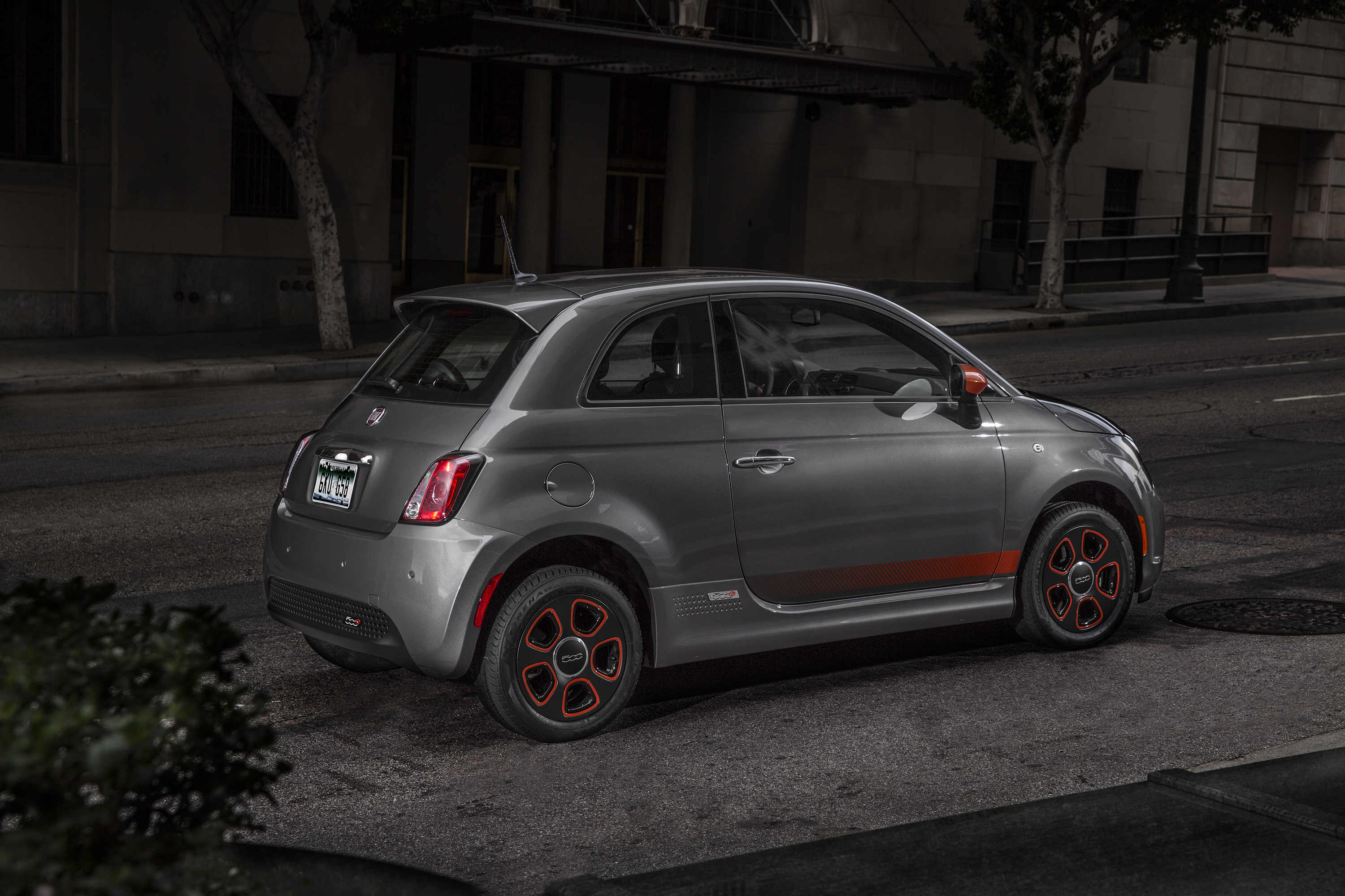 Une Fiat 500 électrique 2019 grise