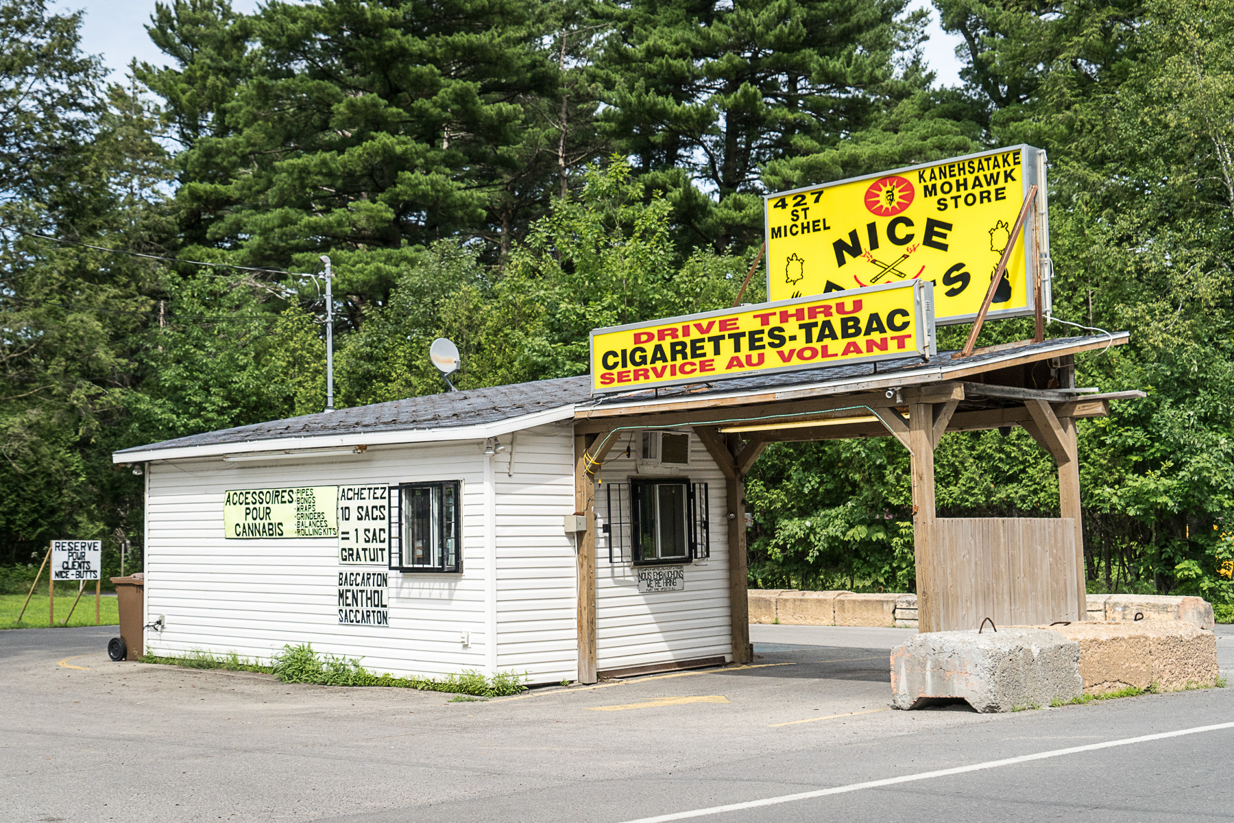 une cabane qui vend du cannabis