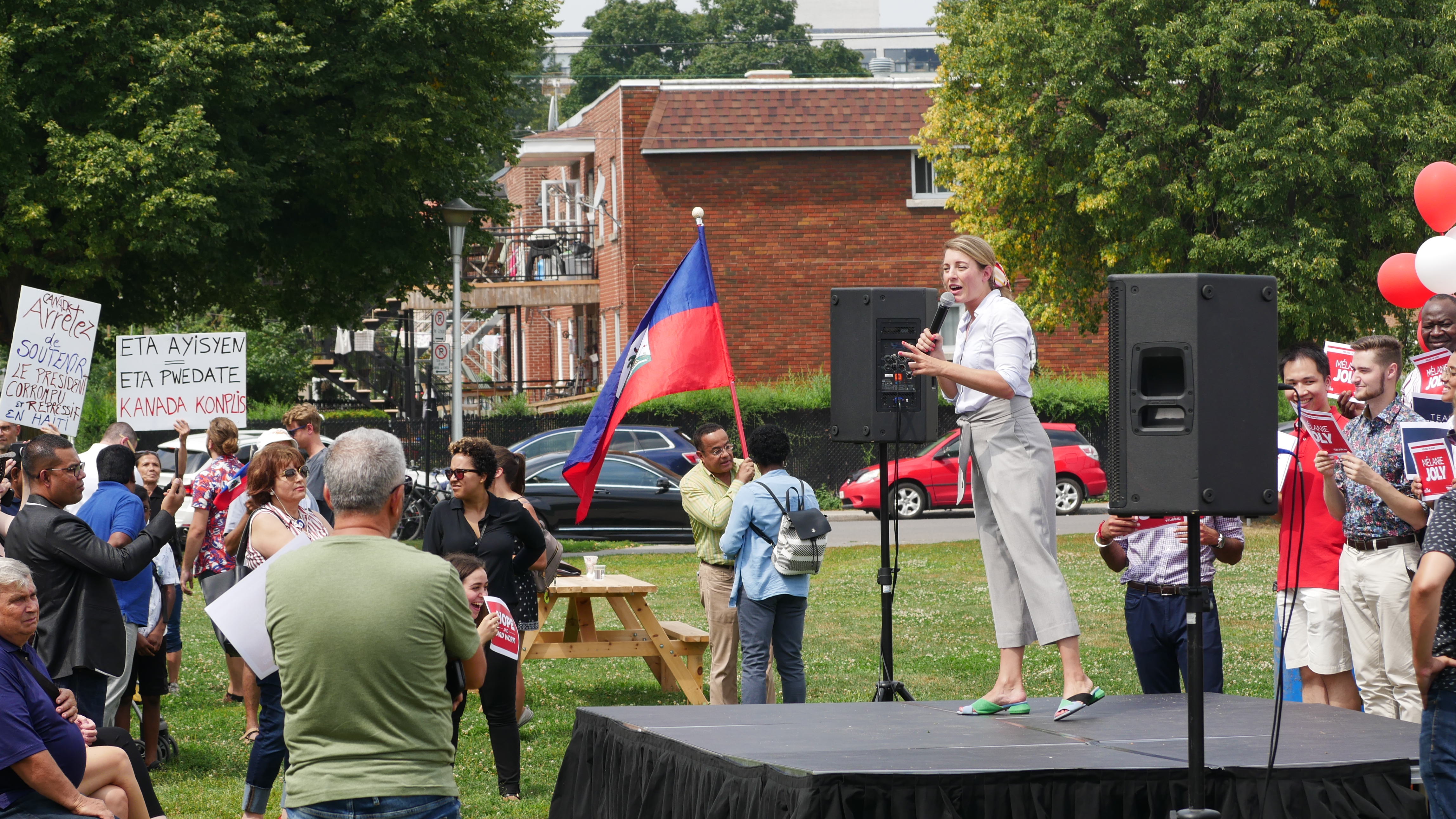 Des militants haïtiens perturbent le discours de lancement de campagne de Mélanie Joly