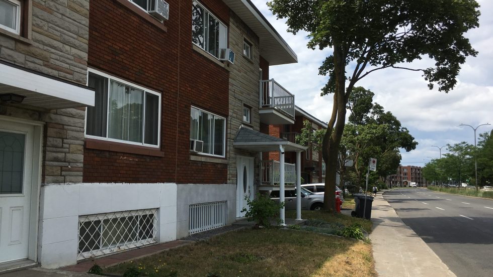 Logements sur le boulevard Marcel-Laurin, à Saint-Laurent