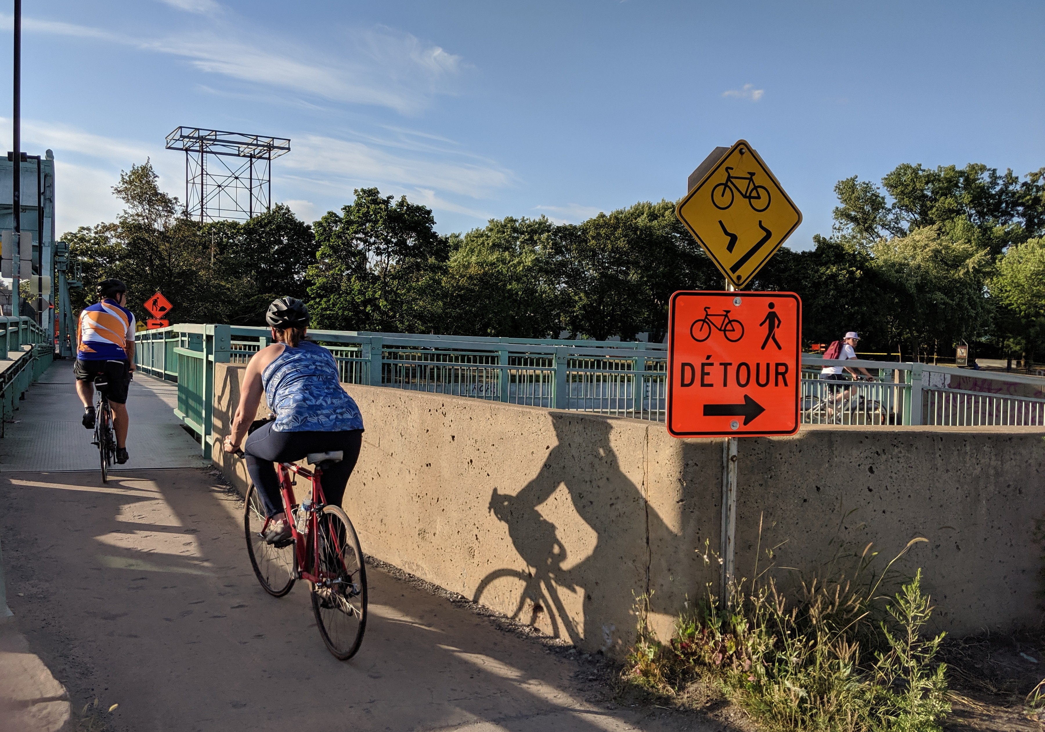 Cyclistes détour piste canal Lachine