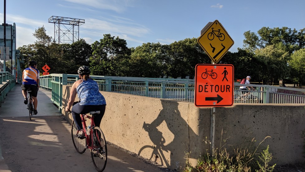 Cyclistes détour piste canal Lachine