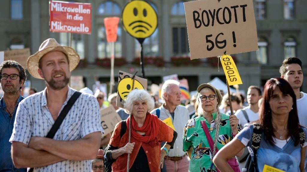 Plusieurs milliers de personnes ont manifesté le 21 septembre 2019 à Berne, pour s'opposer au déploiement de la 5G en Suisse.