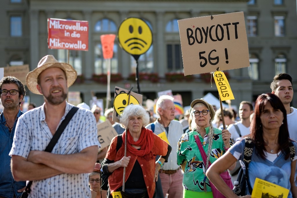 Plusieurs milliers de personnes ont manifesté le 21 septembre 2019 à Berne, pour s'opposer au déploiement de la 5G en Suisse.