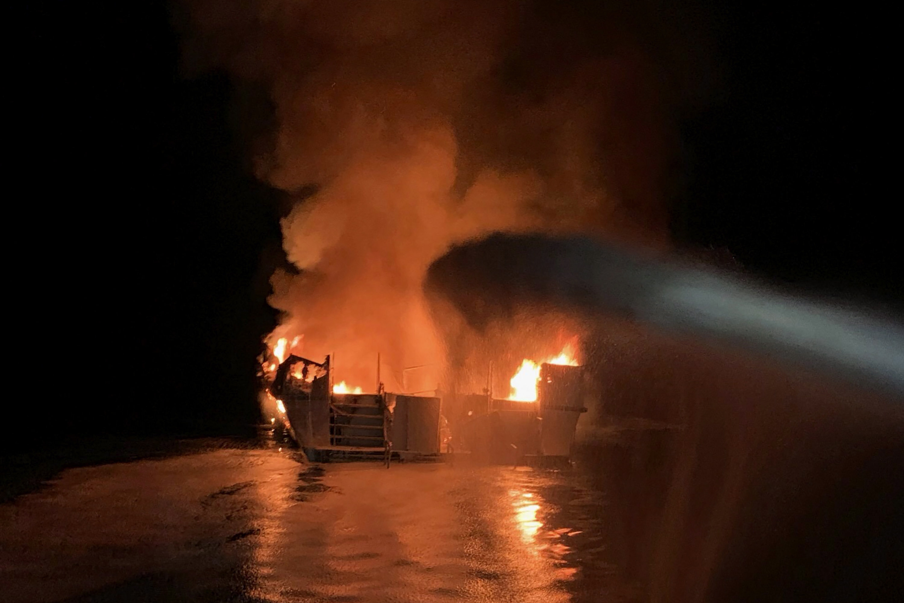 Incendie à bord d'un bateau au large de la Californie