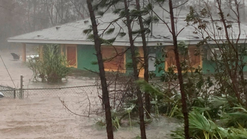 Passage de l'ouragan Dorian à Freeport aux Bahamas