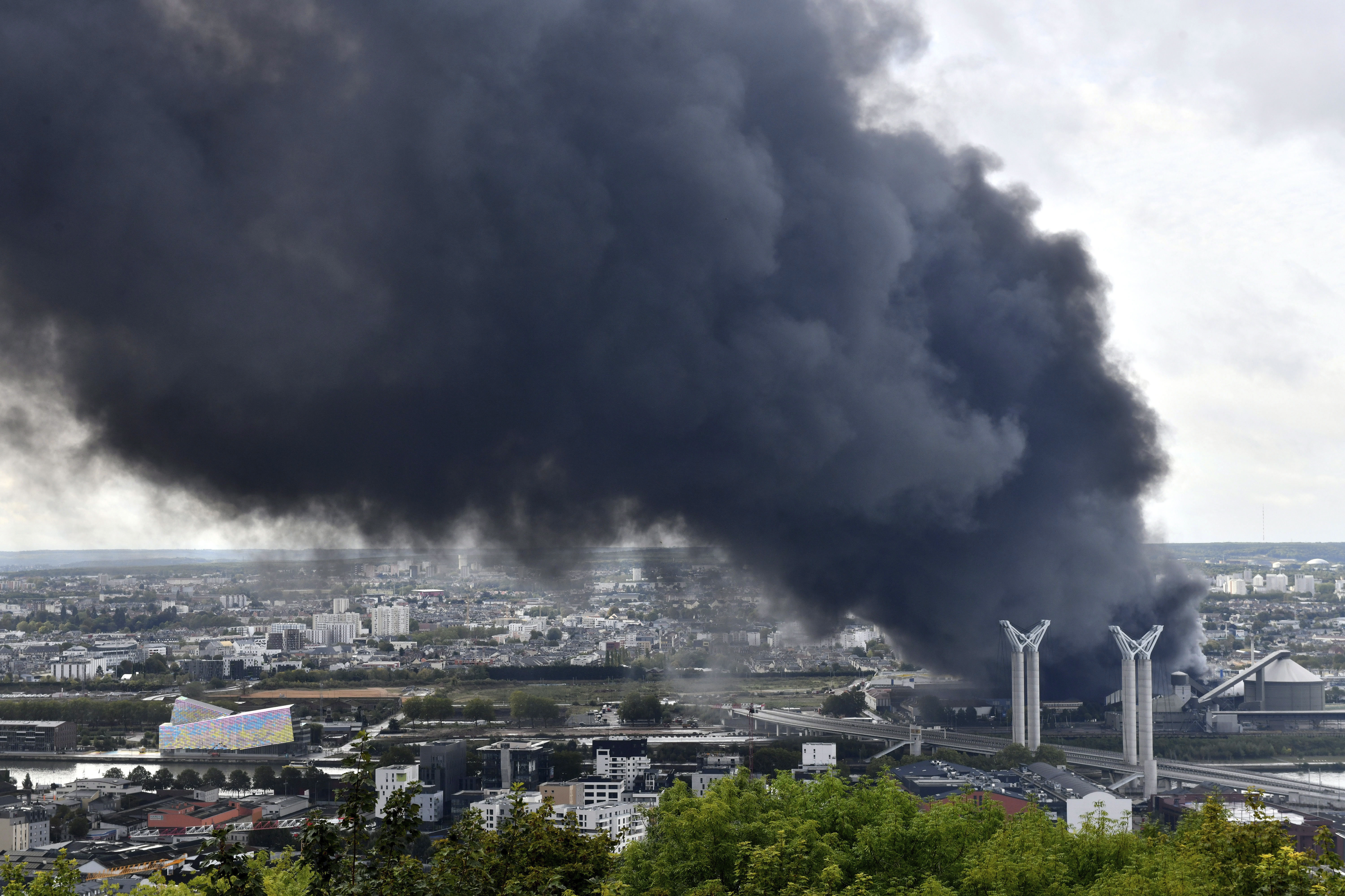 Incendie d'une usine chimique à Rouen en France
