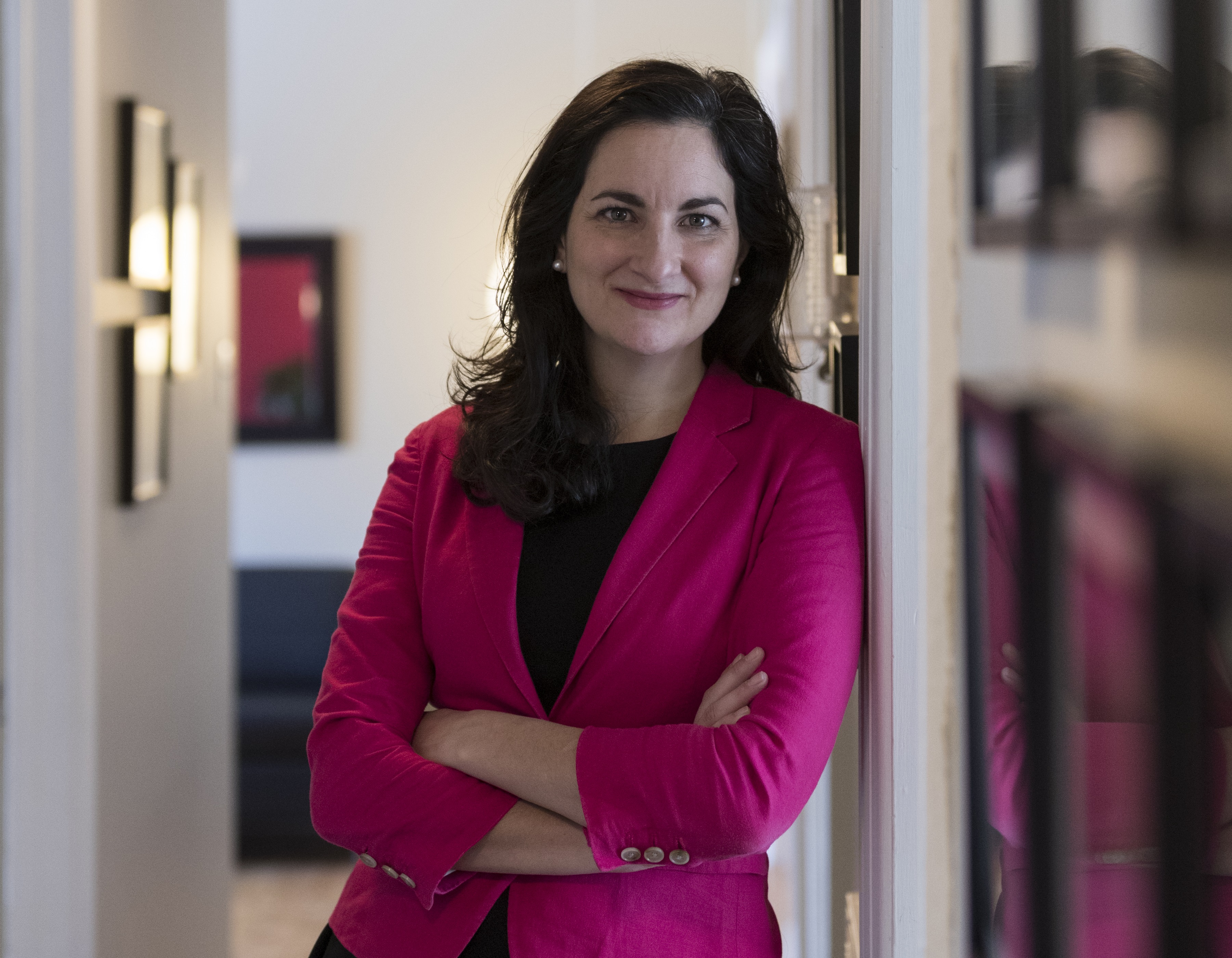 Marie Montpetit, députée de Maurice-Richard, devant son bureau de circonscription.