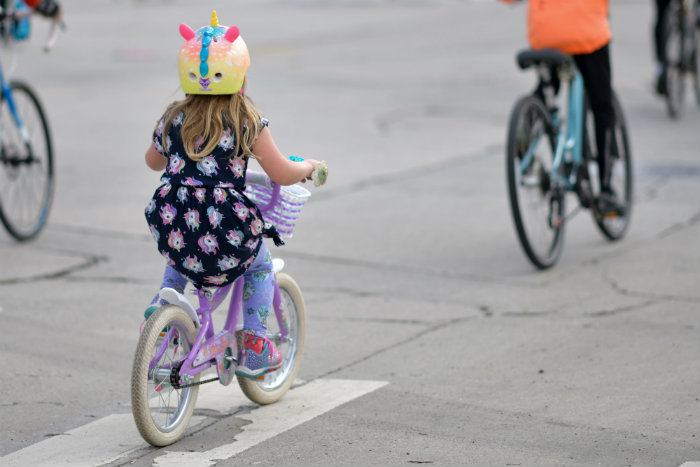 Jeunes cyclistes à Montréal