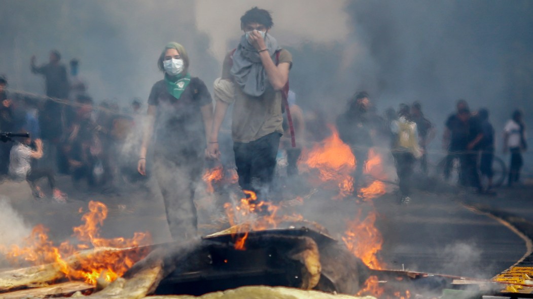 Chili: émeutes meurtrières, état d'urgence et couvre-feu décrétés