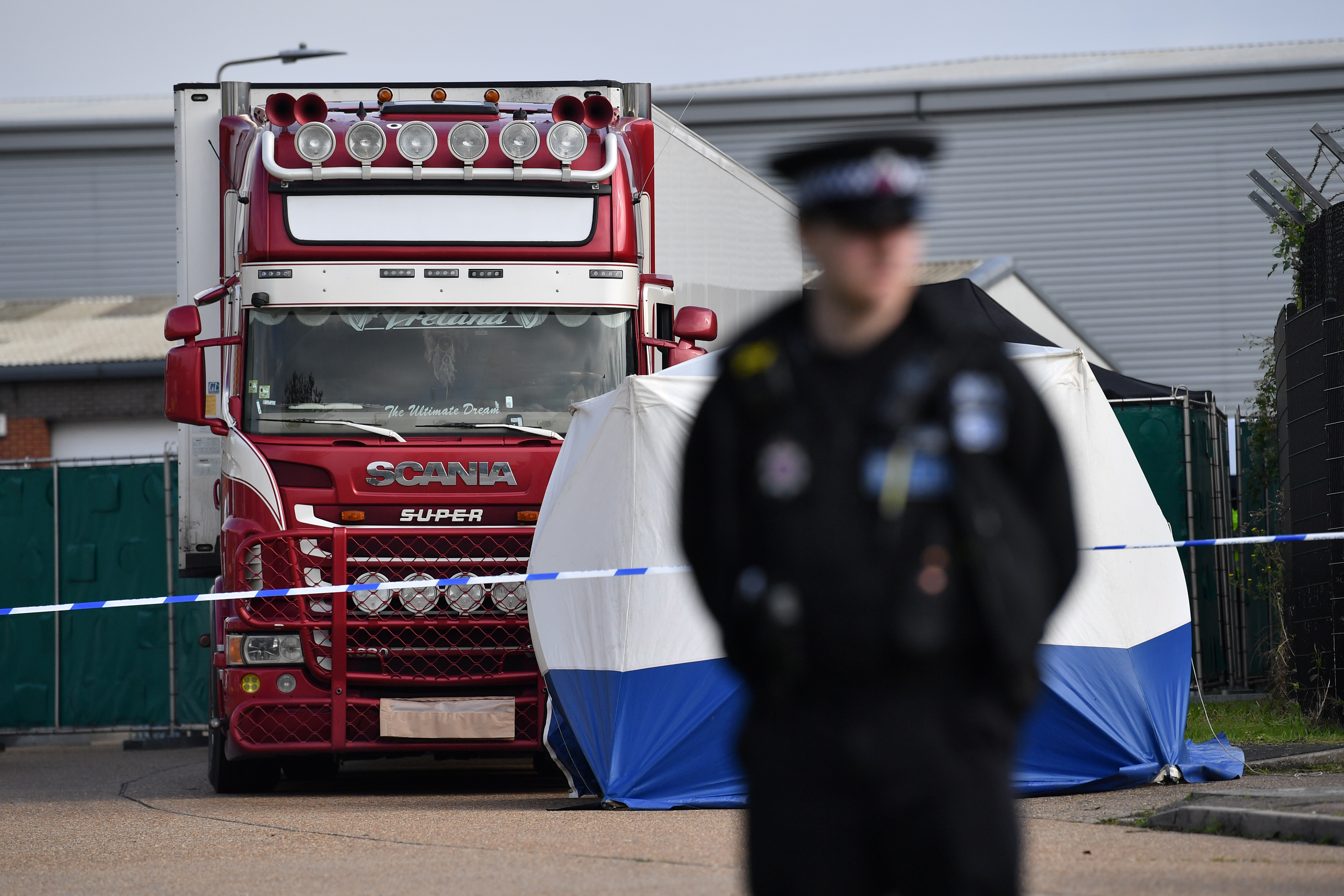 Royaume-Uni: 39 corps découverts dans un camion près de Londres