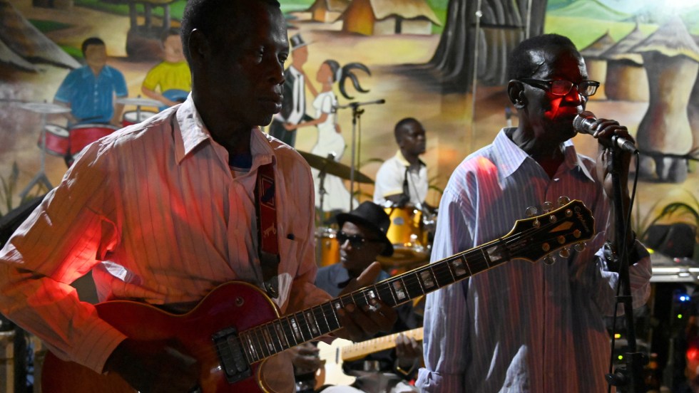 Le Burkina vista social club: la musique afro-cubaine revendicative