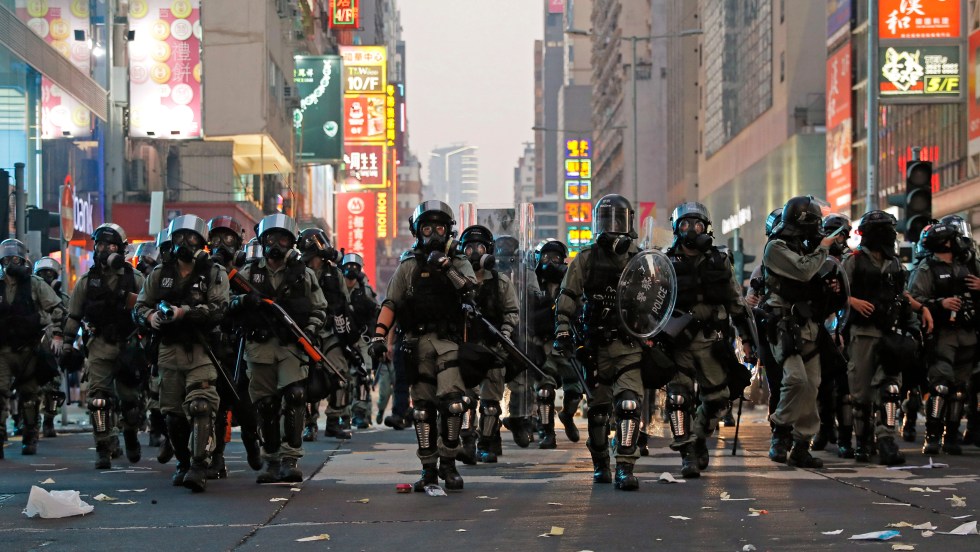 Hong Kong: un manifestant prodémocratie blessé par balle réelle