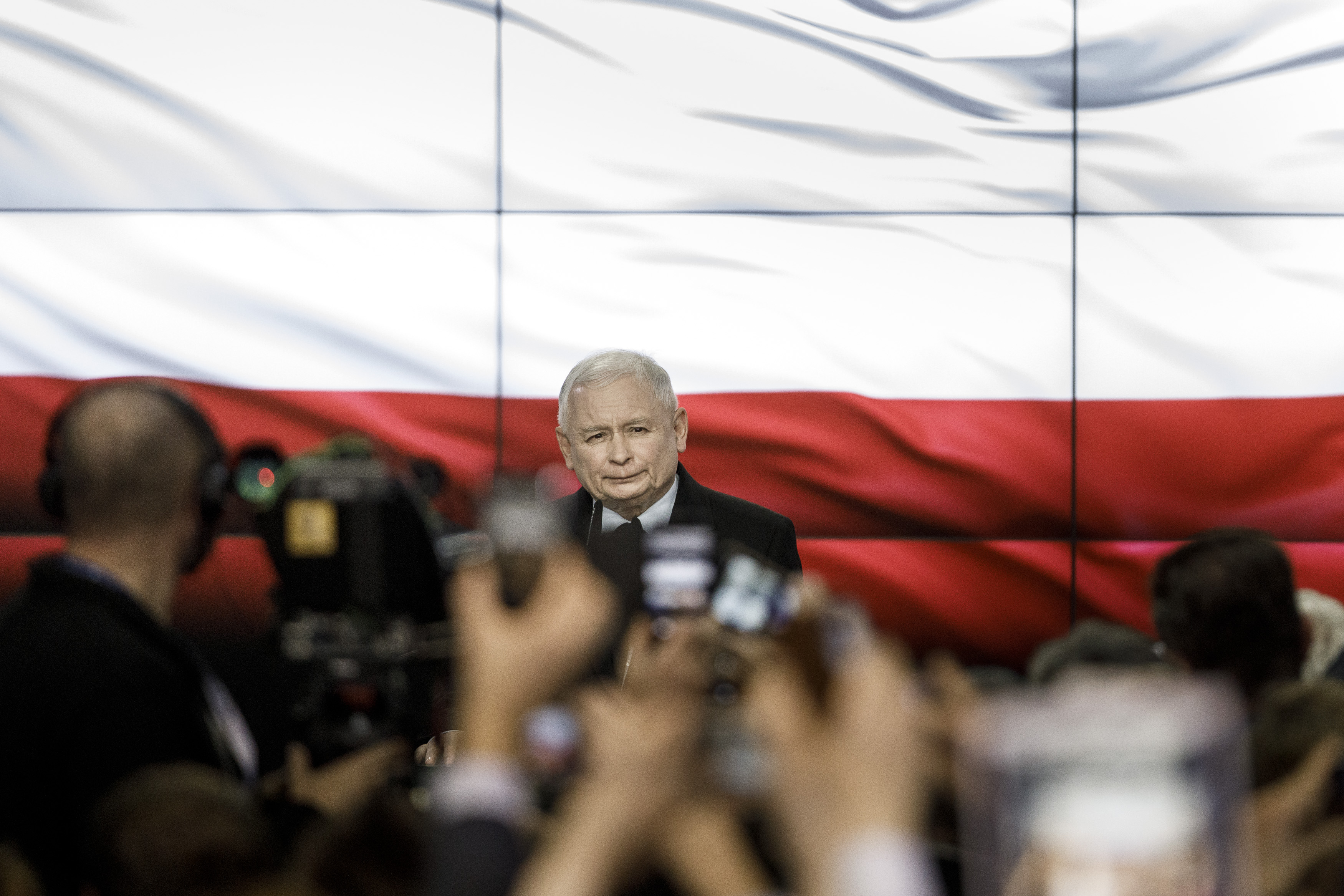 Les conservateurs en tête des élections en Pologne