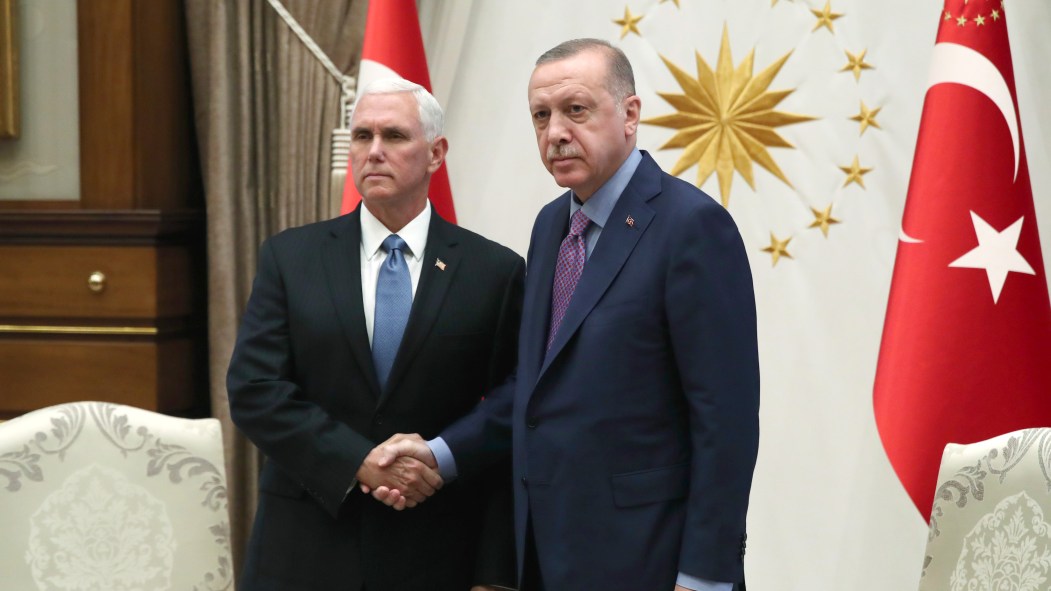 La Turquie annonce la suspension de son offensive en Syrie