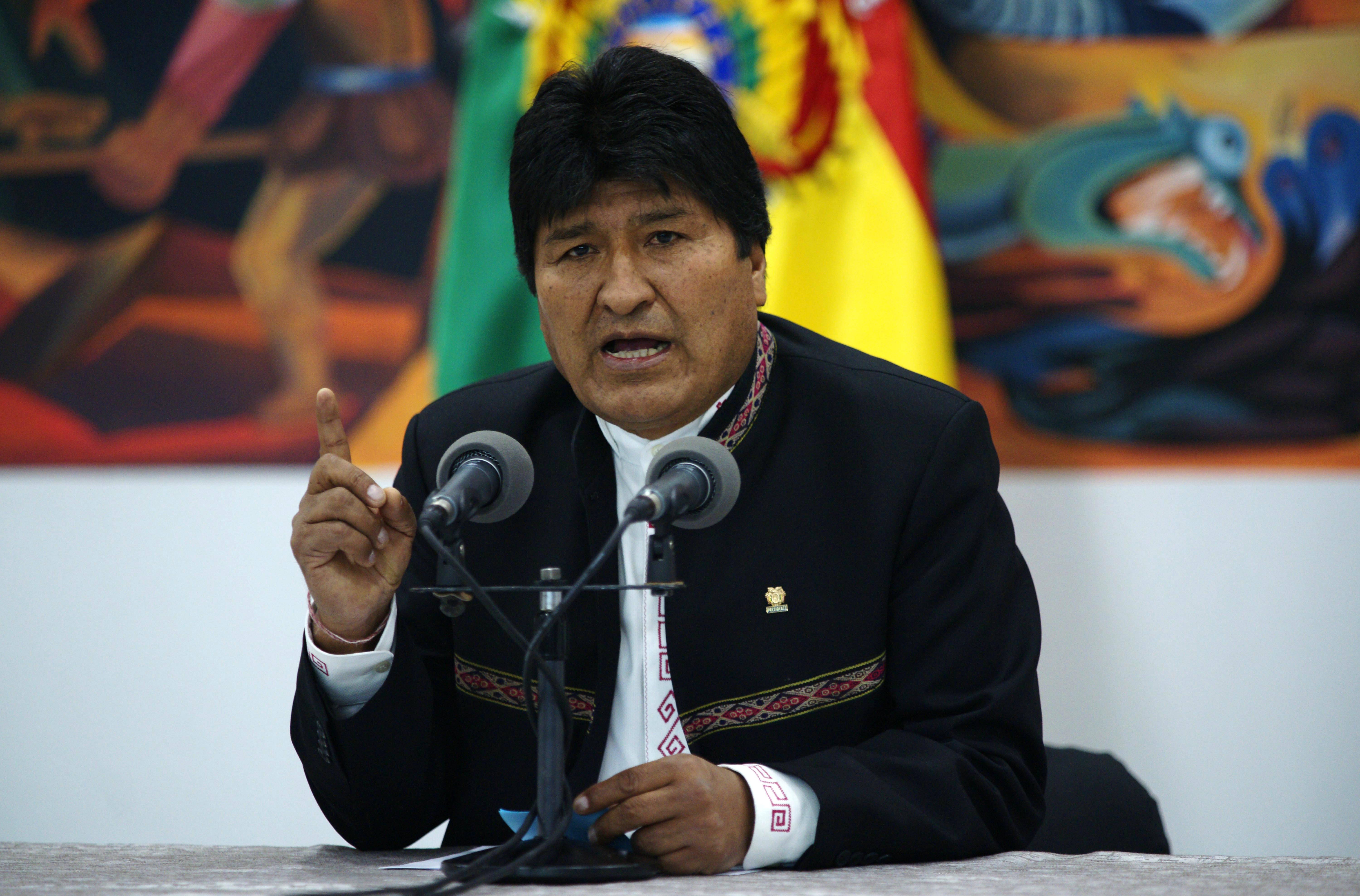 Bolivie: Morales revendique la victoire à la présidentielle mais reste ouvert à un second tour