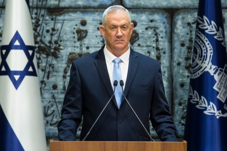 Israël: Gantz, rival de Netanyahu, chargé de former un gouvernement