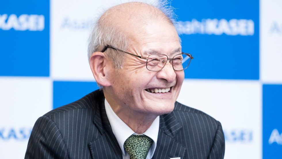 Nobel de chimie: les inventeurs des batteries au lithium-ion récompensés
