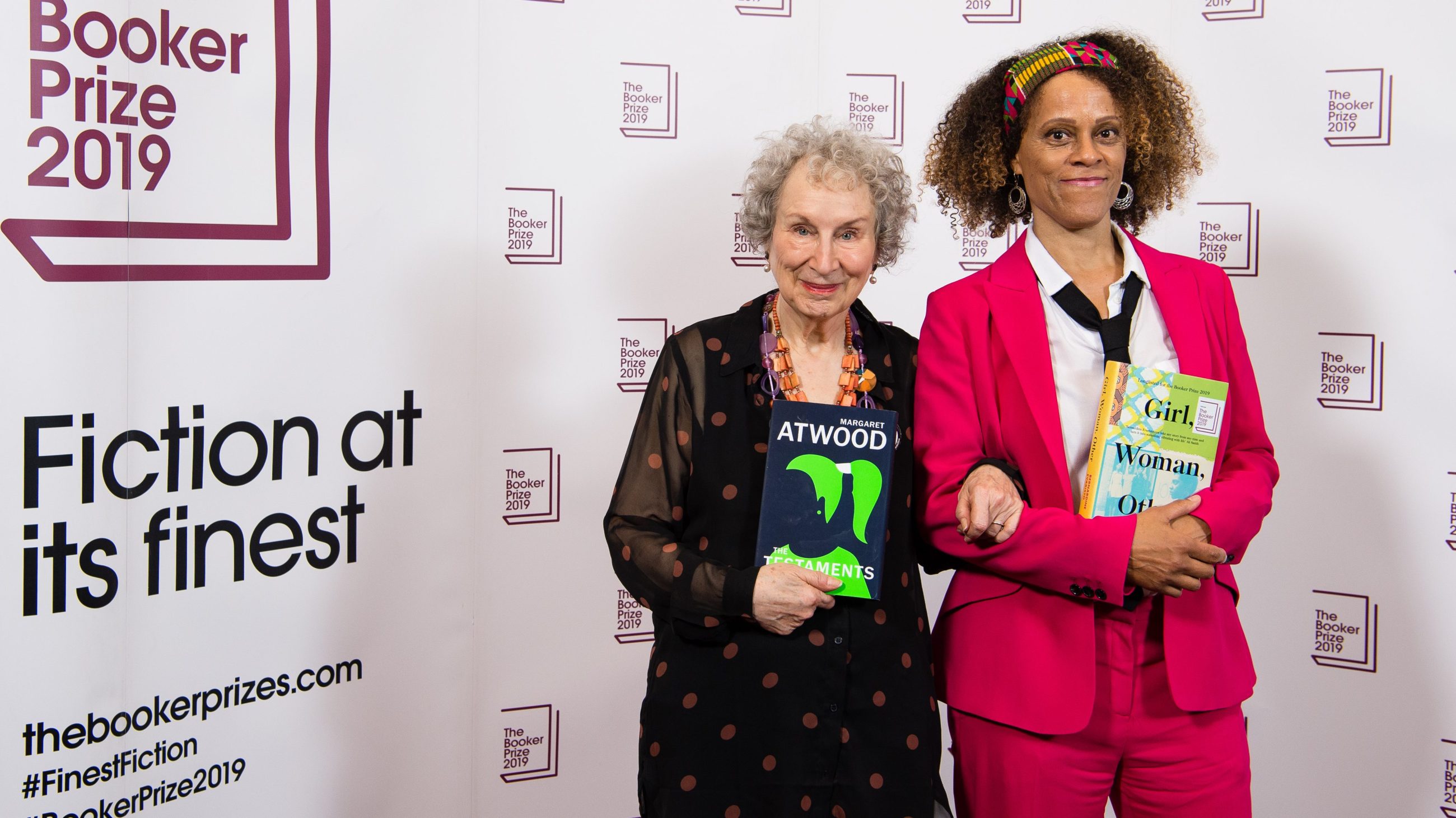Margaret Atwood Et Bernardine Evaristo Remportent Le Booker Prize