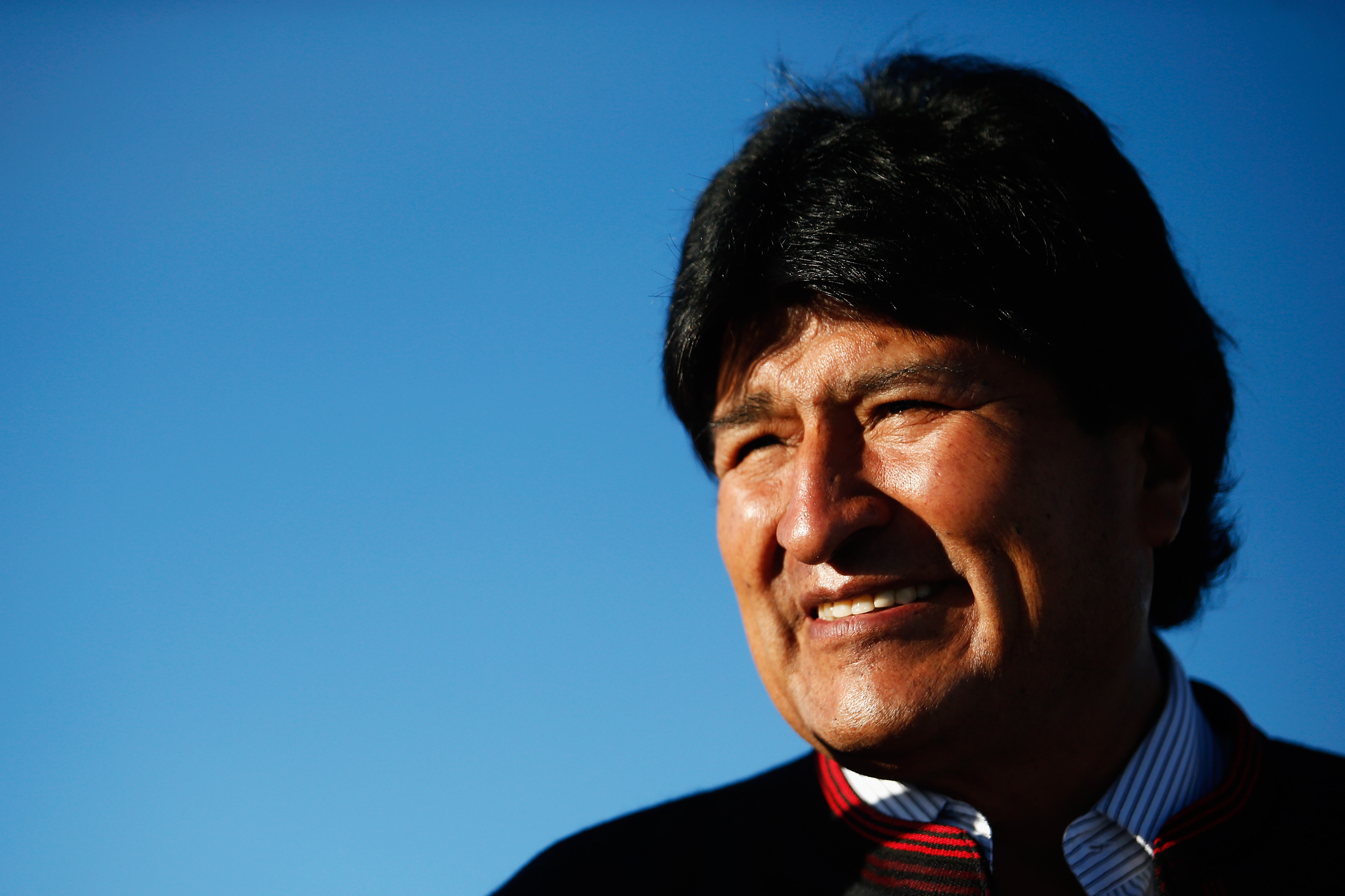 Bolivie: Morales au second tour, polémique sur la lenteur des résultats
