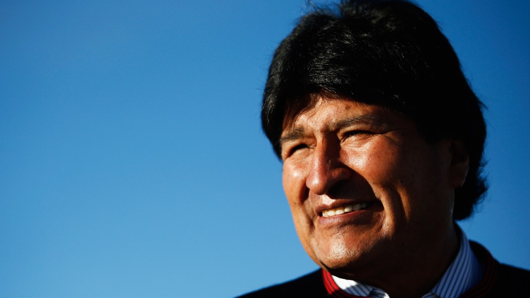 Bolivie: Morales au second tour, polémique sur la lenteur des résultats