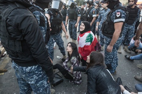 Blocages au Liban: les manifestants maintiennent la pression