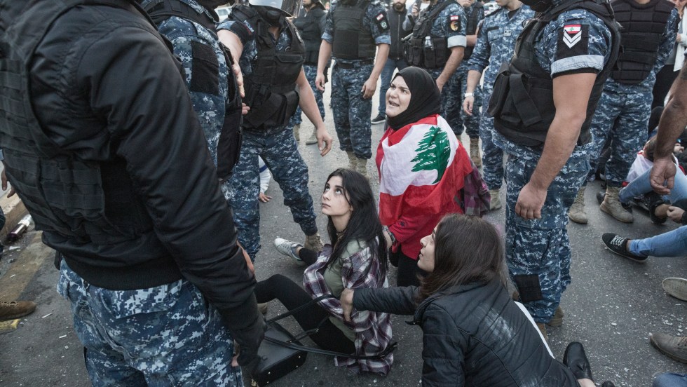 Blocages au Liban: les manifestants maintiennent la pression