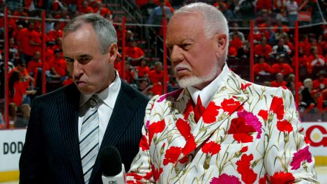Don Cherry (à droite) et son co-animateur Ron Maclean