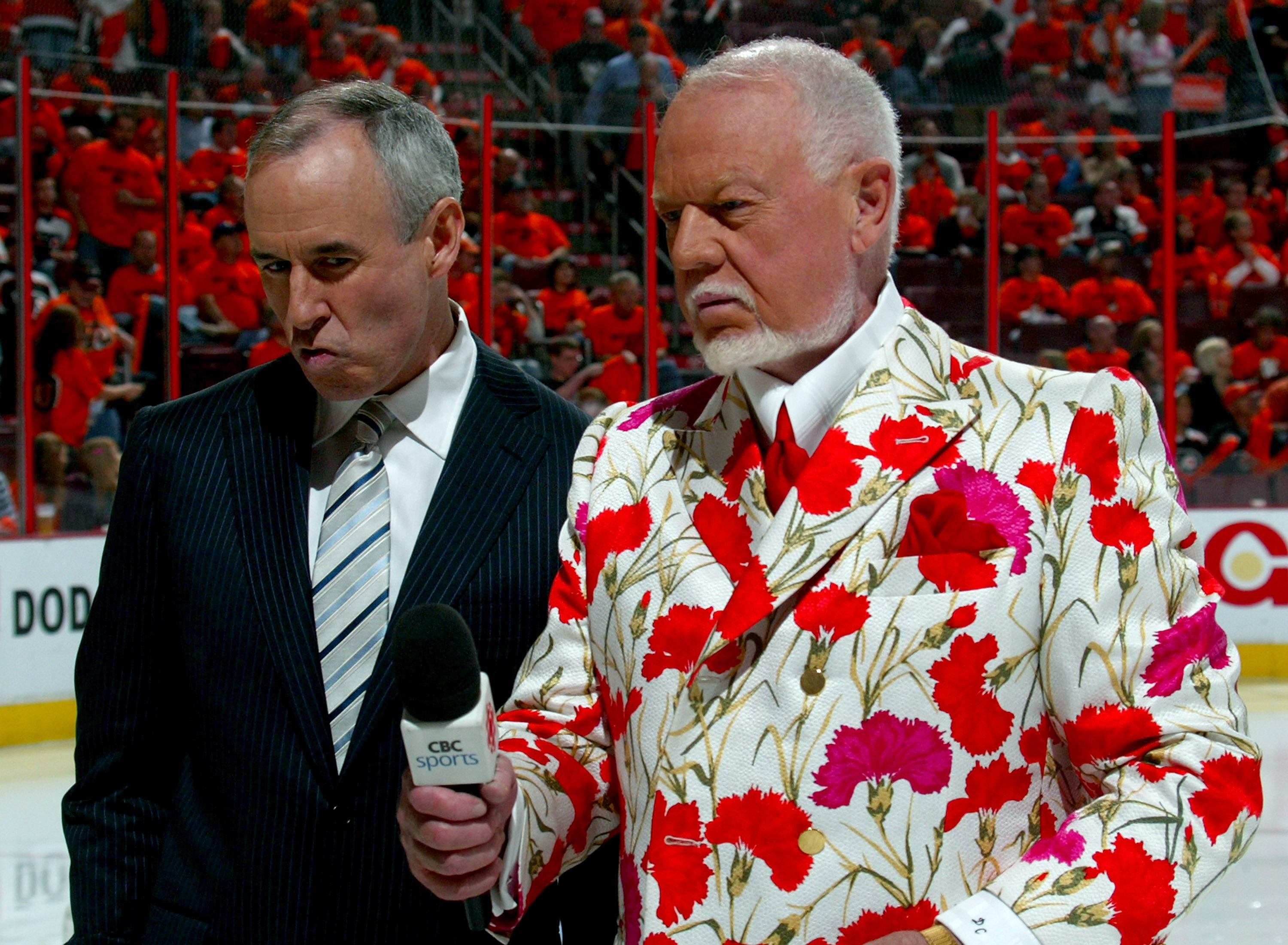 Don Cherry (à droite) et son co-animateur Ron Maclean