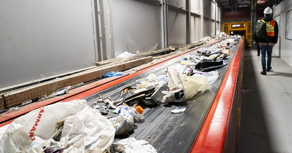 Montréal doiton retirer le recyclage du privé pour le trier au public?