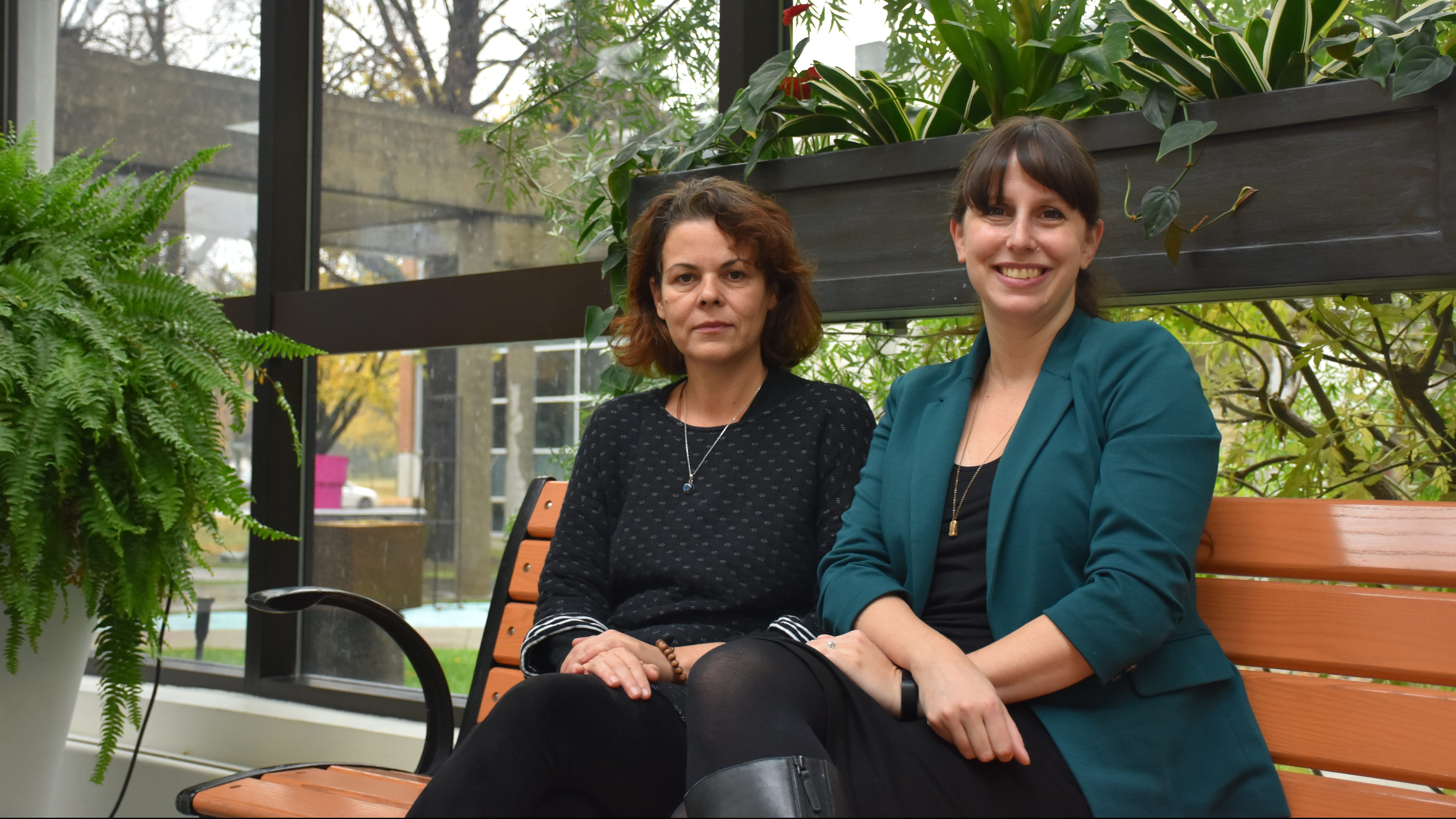 L'écrivaine Laure Morali à l'entrée de la bibliothèque.