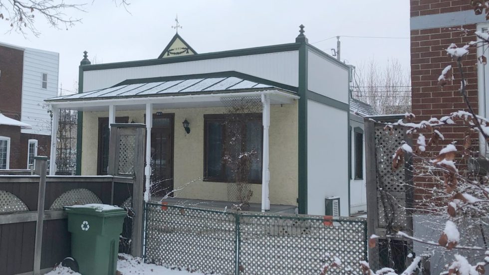 Maison shoebox centenaire qui pourrait être démolie