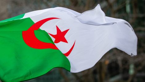 Algérie: des milliers de personnes à Alger ont fêté les un an du "Hirak"